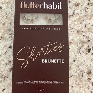 Flutterhabit brunette shorties